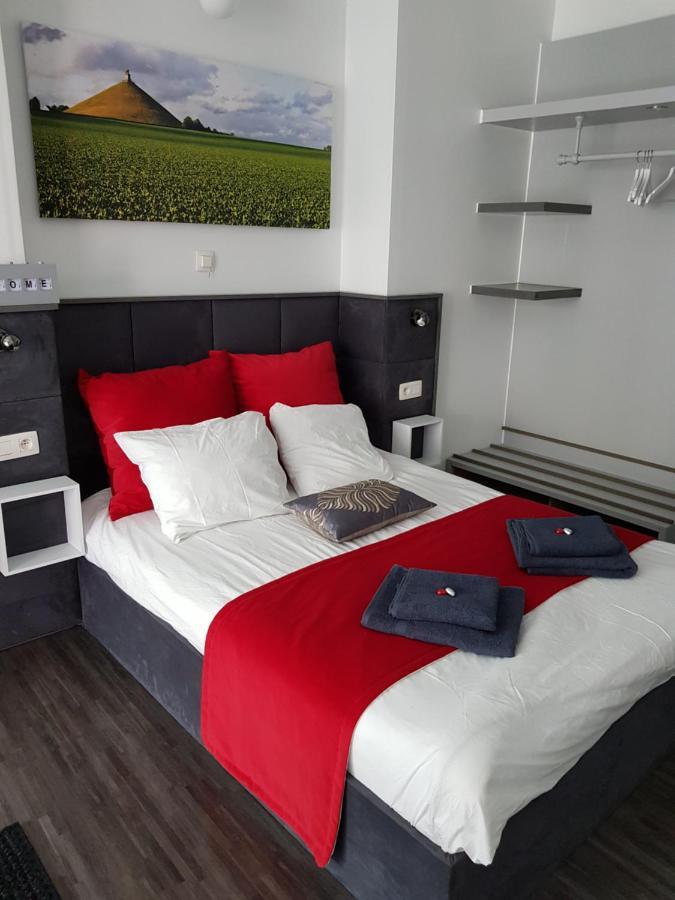 The Romantic Waterloo Lion'S Suite Braine-lʼAlleud Exterior foto